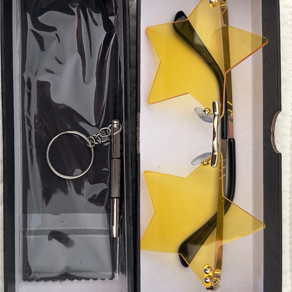 Star-Shaped Yellow Hip Sunglasses - Picture 2 of 4